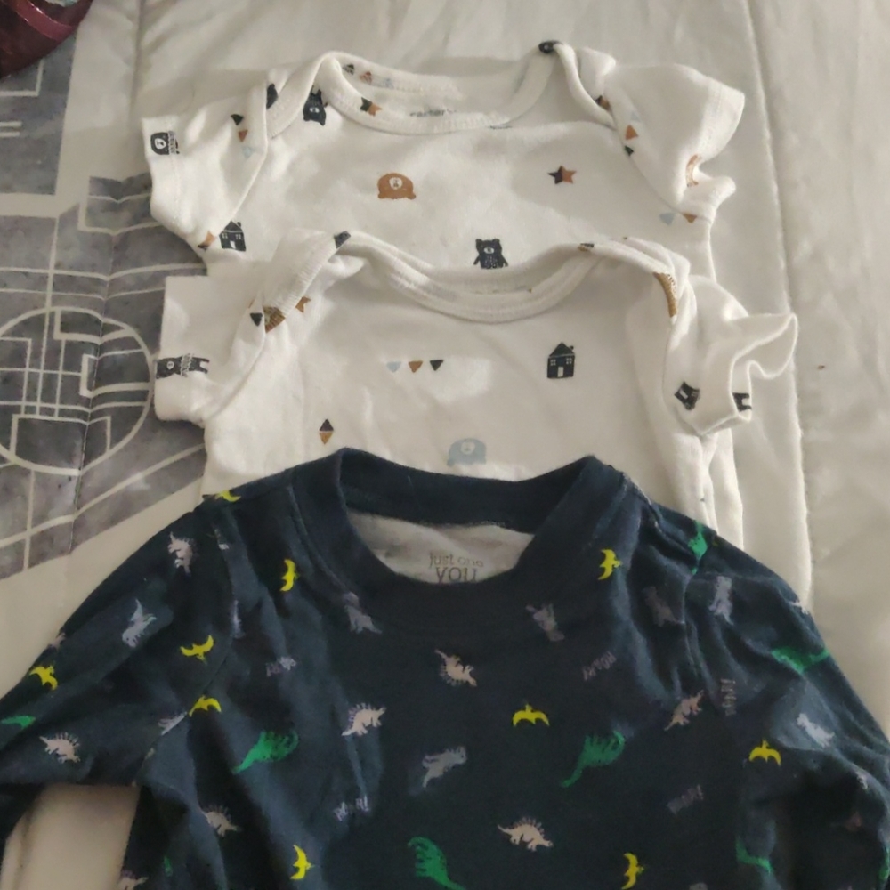 Carter's onesies and shirt set